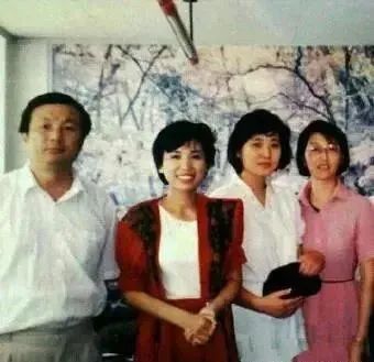 90年代创业初期的任正非(左一)